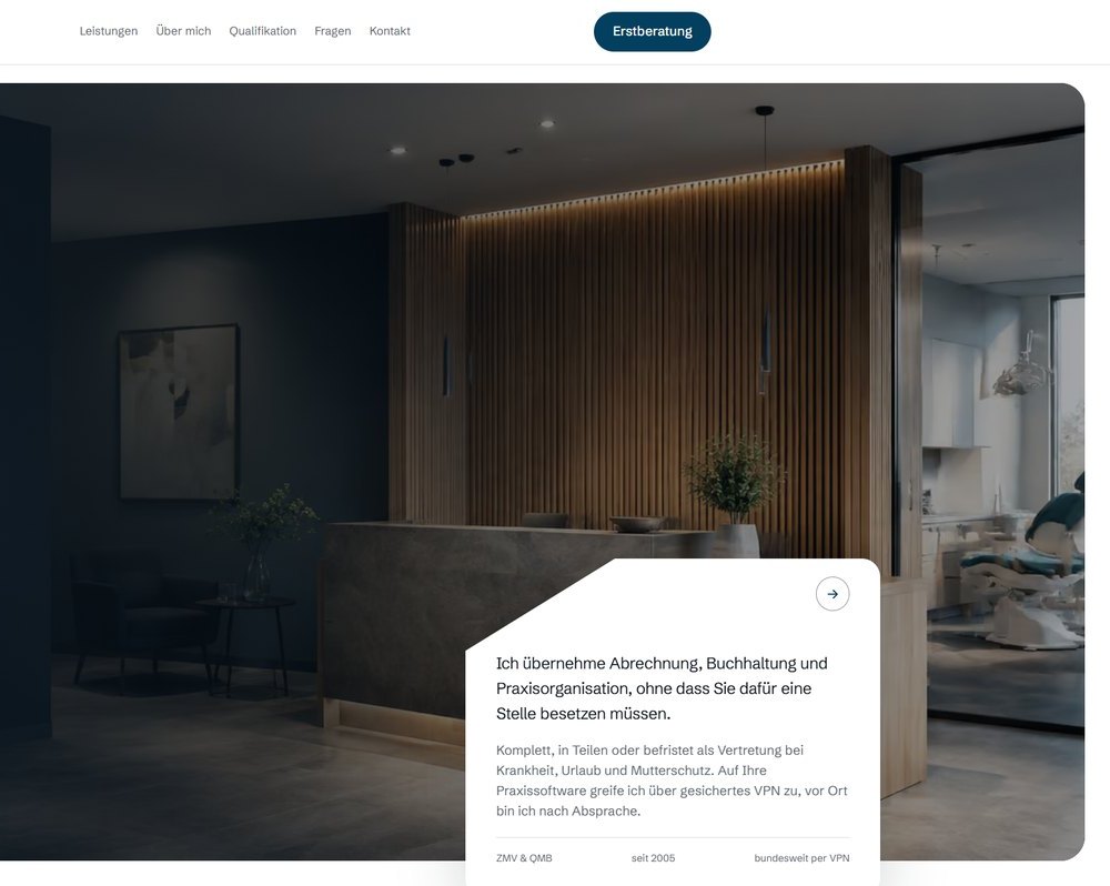 Ausschnitt der Startseite von bk-praxisnah.de nach dem Relaunch: Navigation, Empfang einer Zahnarztpraxis und eine Karte mit dem Leistungsversprechen